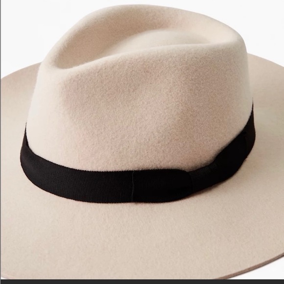 Auxiliary wool hat Aritzia brand new - Picture 2 of 2